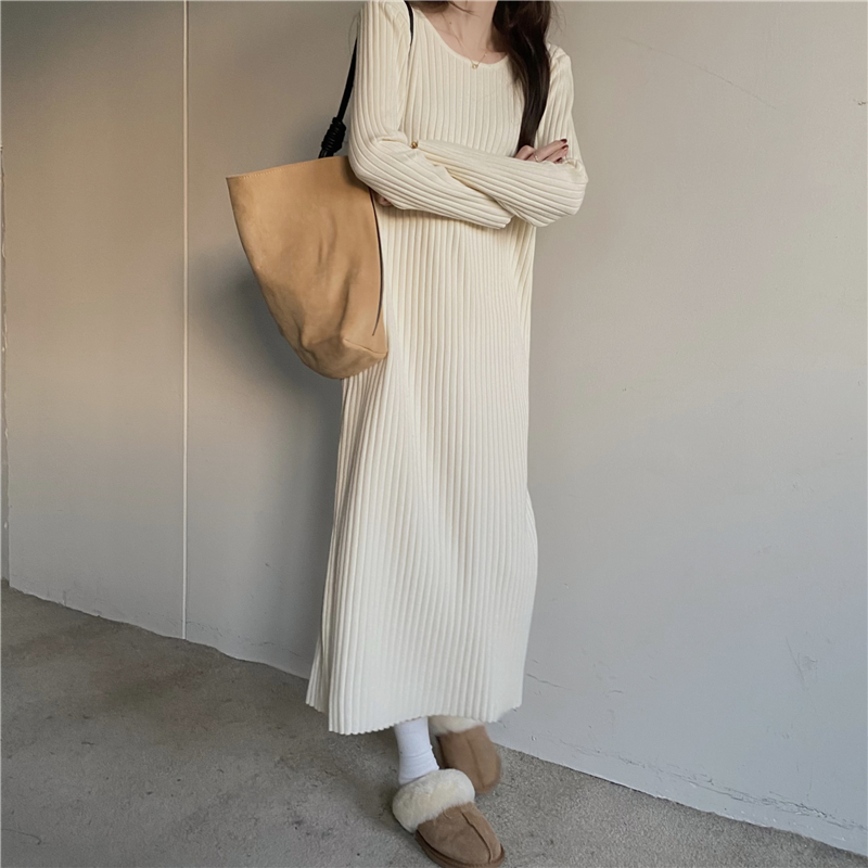 リブ編みストレートデザインニットワンピース