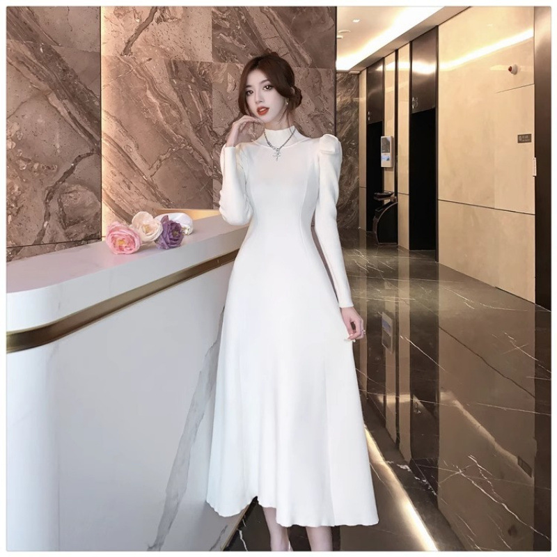 優美なシルエット パフスリーブニットワンピース
