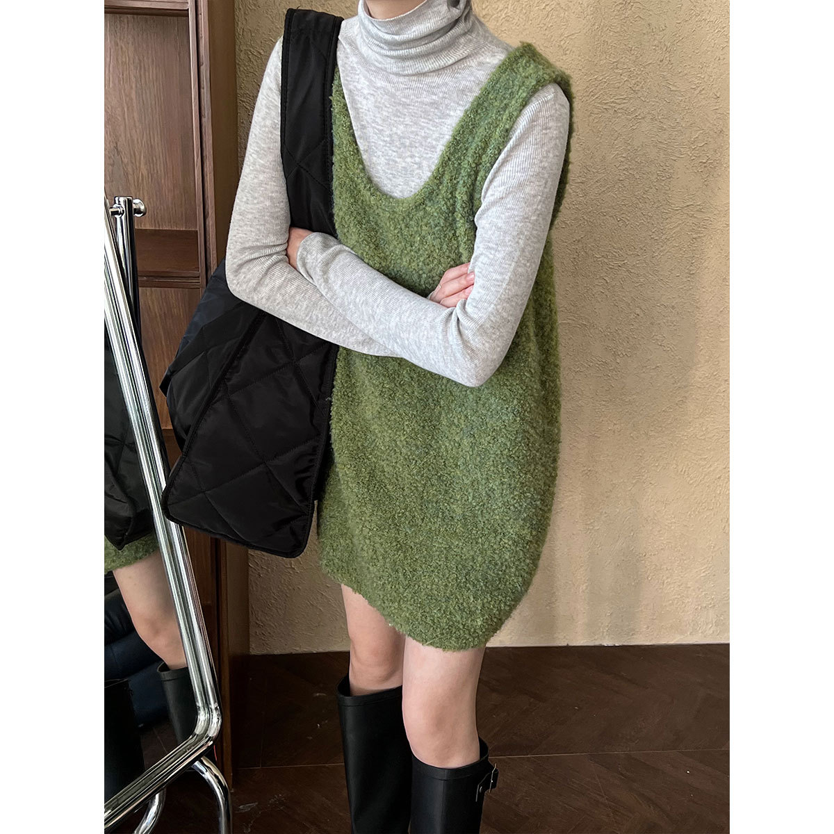 もこふわ厚手無地のニットワンピース