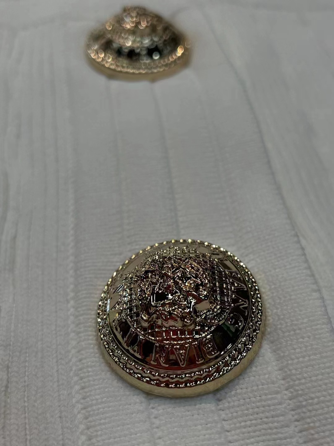 ニットワンピース 金釦デザインニットミニワンピース