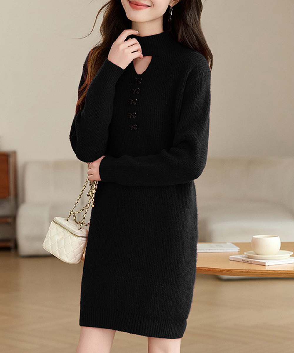 胸元カットアウトニットワンピース ボタン装飾付き