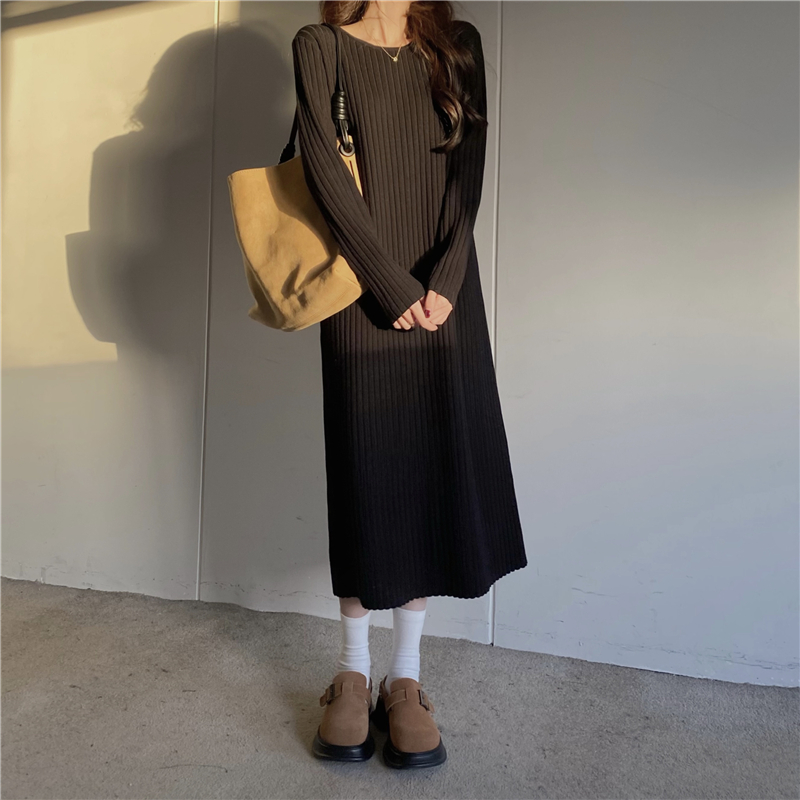 リブ編みストレートデザインニットワンピース