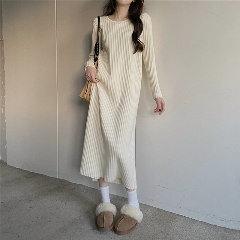 リブ編みストレートデザインニットワンピース