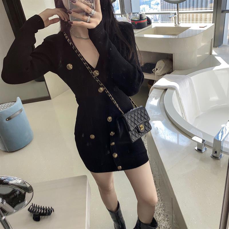 ニットワンピース ゴールドボタン飾り リブニットミニワンピース