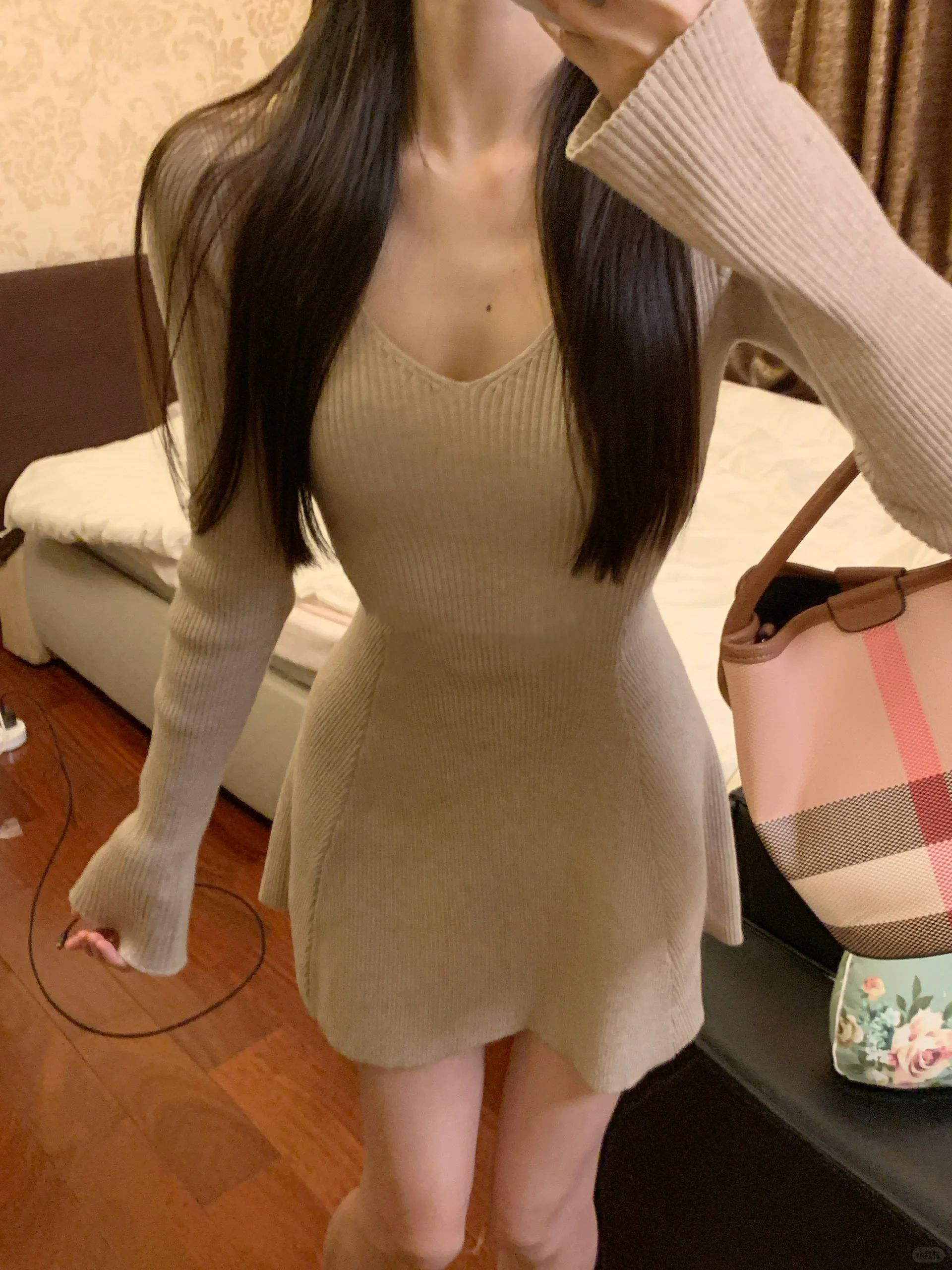 フレア袖リブニットワンピース