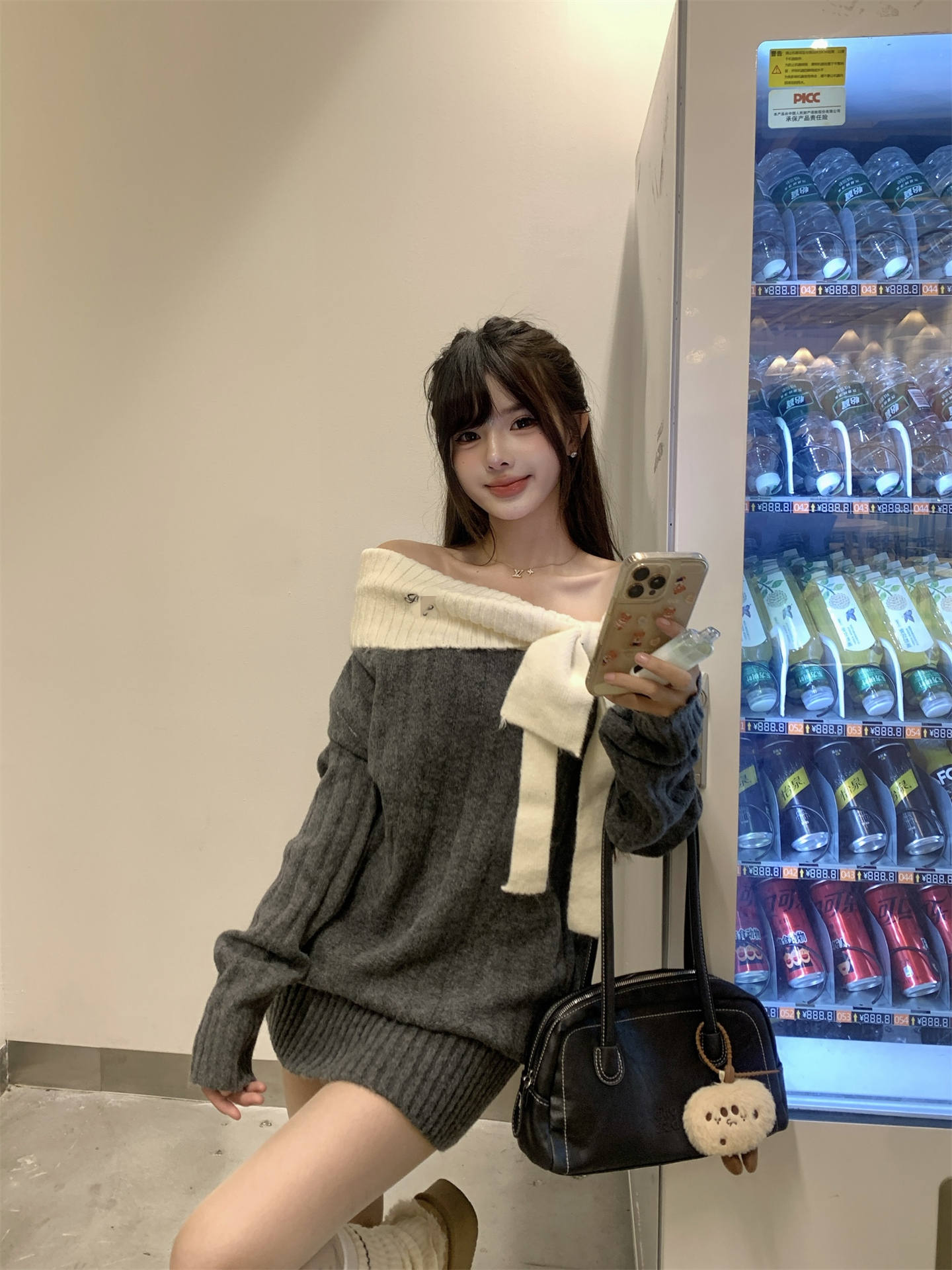 今季必見の甘い気質オフショルダーニットワンピース