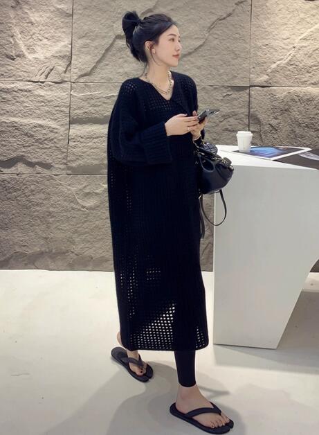 上品なブイネックニットワンピース長袖