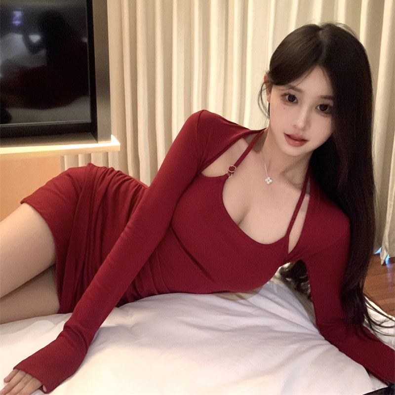 美シルエットストラップ付きニットワンピース