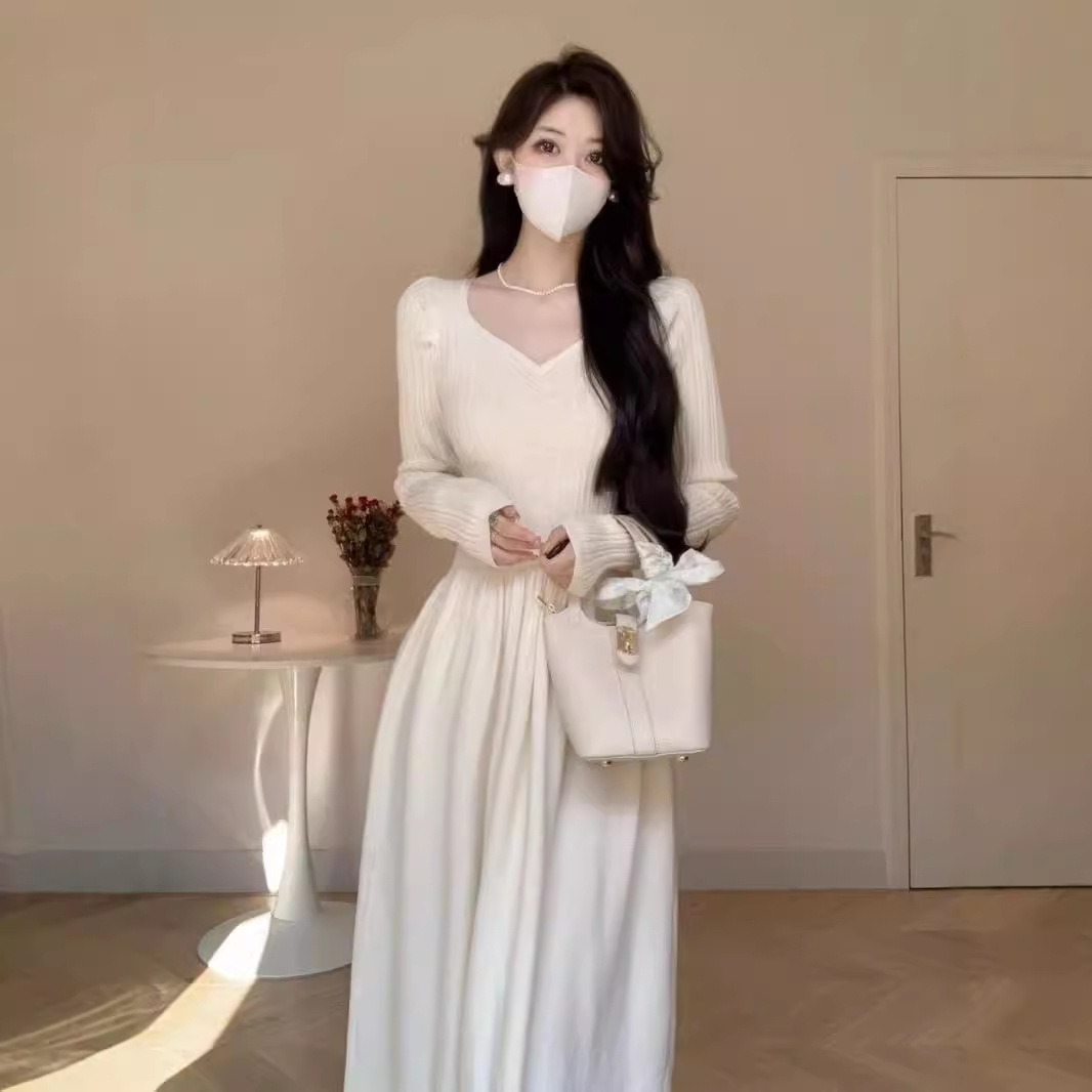 ふんわり優美シルエットニットワンピース