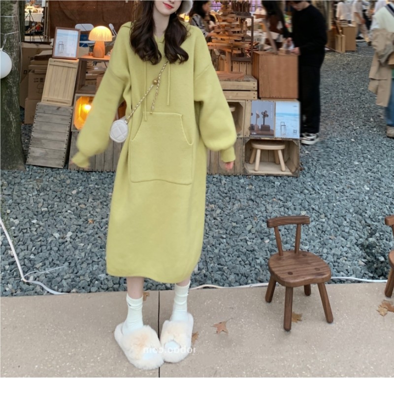 ふんわり裏起毛フード付きニットワンピース