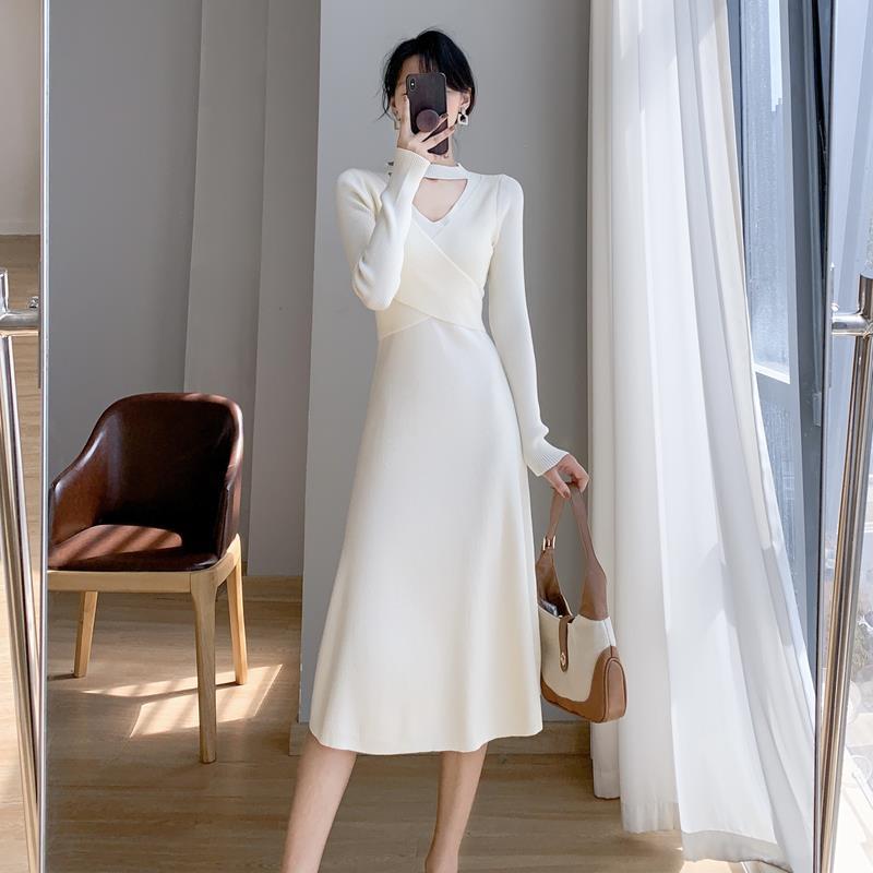 胸元カッティング美シルエットニットワンピース