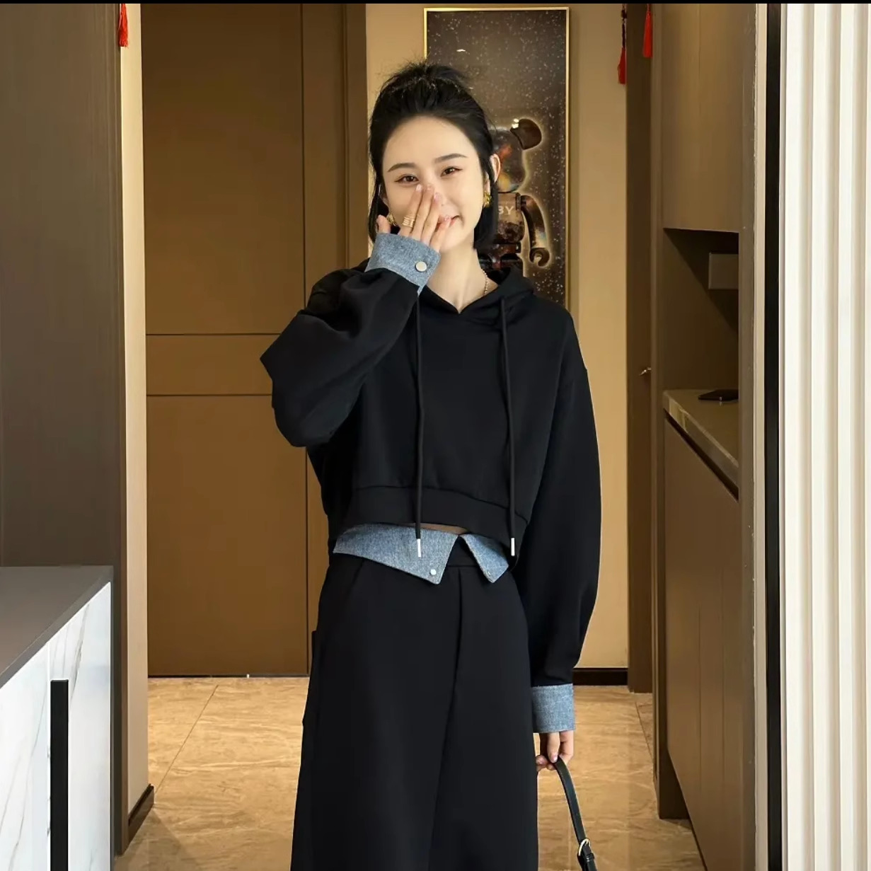 スウェットセットアップ黒 レディース上品パーカースカート