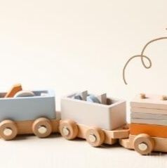 知育玩具　マグビルド木製電車セット　ベビー用品