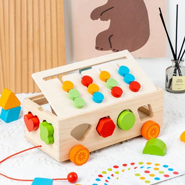 木製バス型形合わせ引っ張り積み木遊び