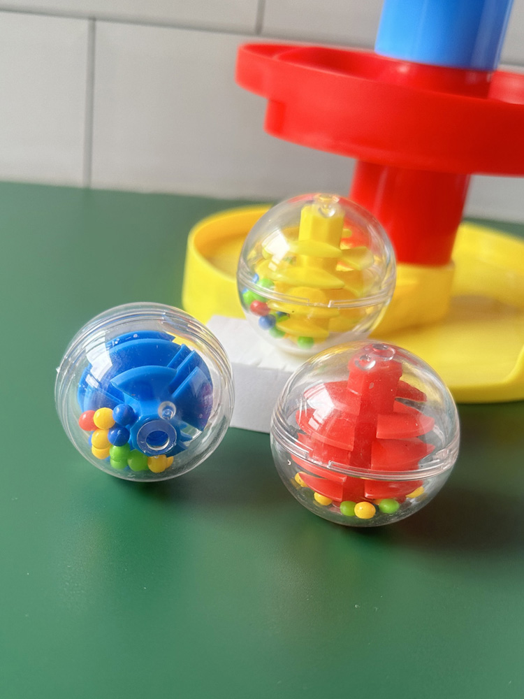 知育玩具 にゃんこタワー すくすくボール転がし