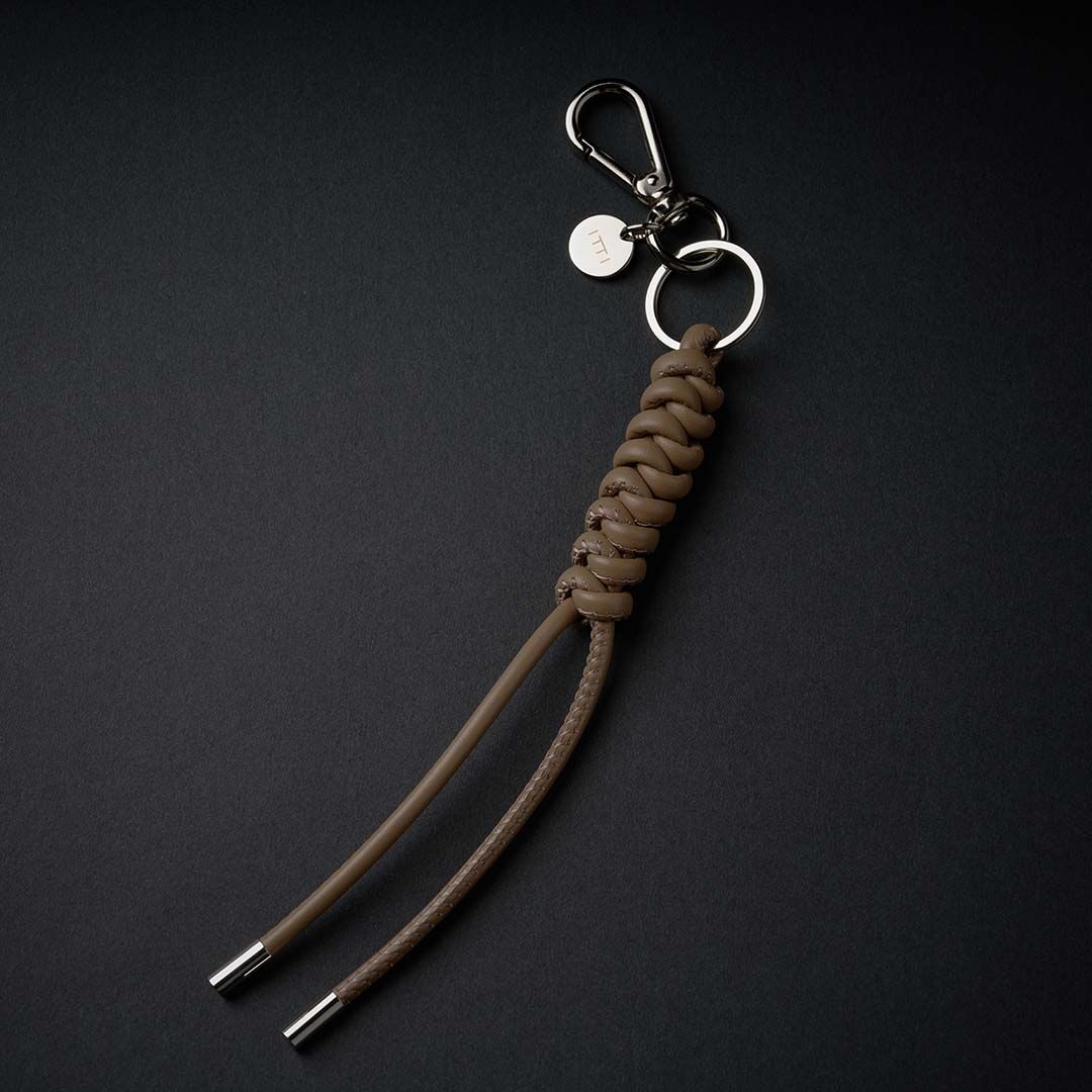 CRISTY SNAKE KNOT CHARM / STCOW　トープ