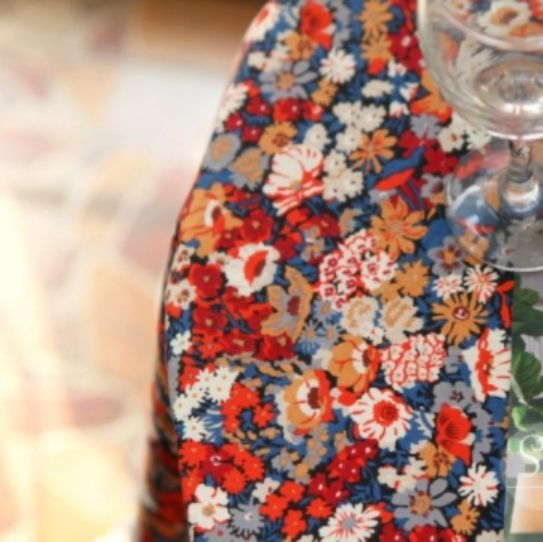 花柄小花模様フリル付きテーブルクロス