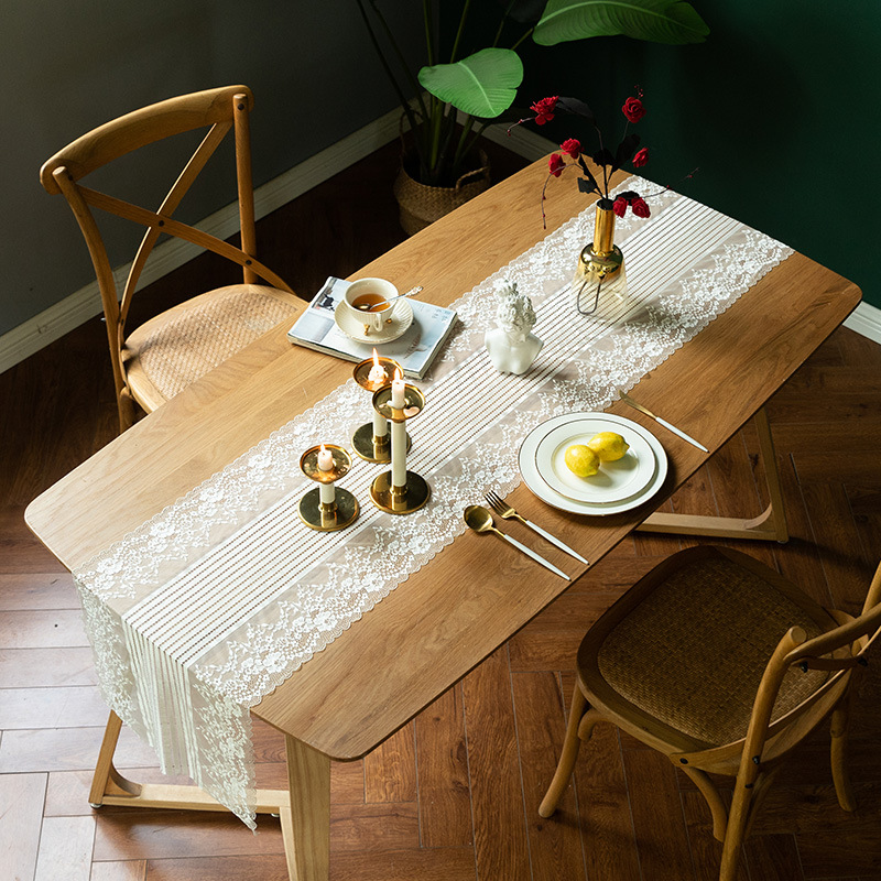 テーブルクロス 繊細レース縁取りストライプ柄センタークロス