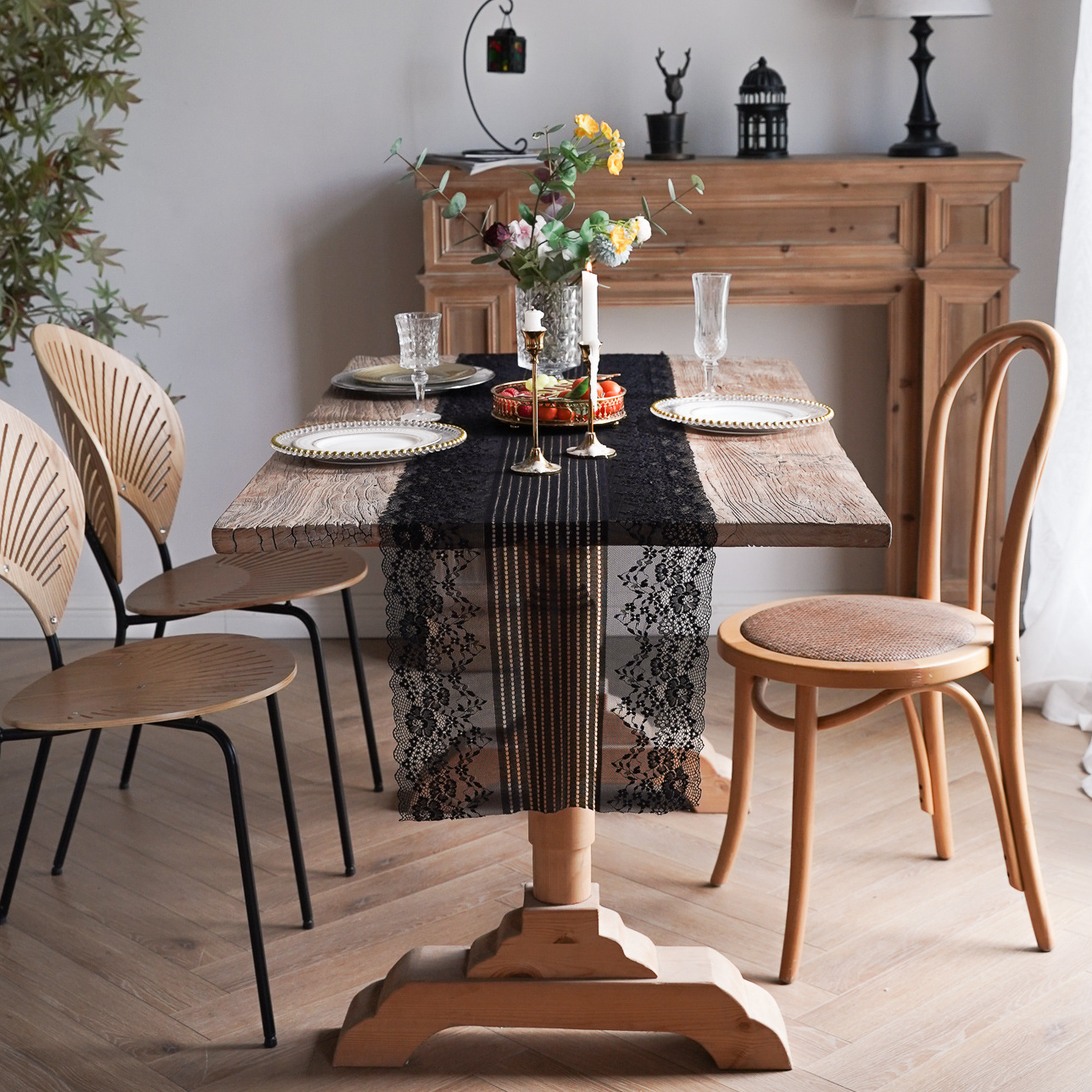 テーブルクロス 花柄レース縁取り縦縞模様のセンタークロス