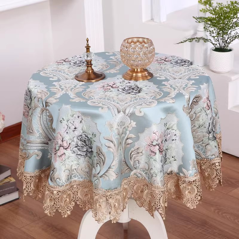 アキアカネ　フリル付き花柄刺繍テーブルクロス アキアカネ フリル付き花柄刺繍テーブルクロス