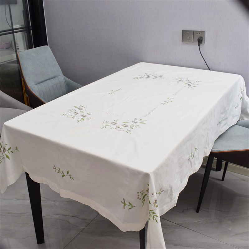 テーブルクロス 小花柄刺繍入り上品テーブルクロス