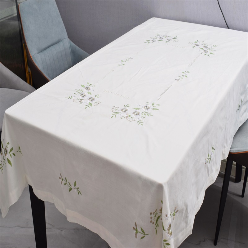 テーブルクロス 小花柄刺繍入り上品テーブルクロス