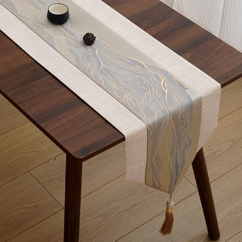 テーブルクロス 流線模様刺繍入り高級感漂うセンタークロス