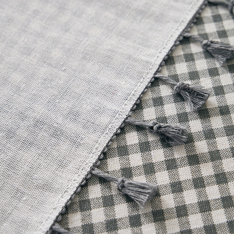 ギンガムチェック柄タッセル付き円形テーブルクロス