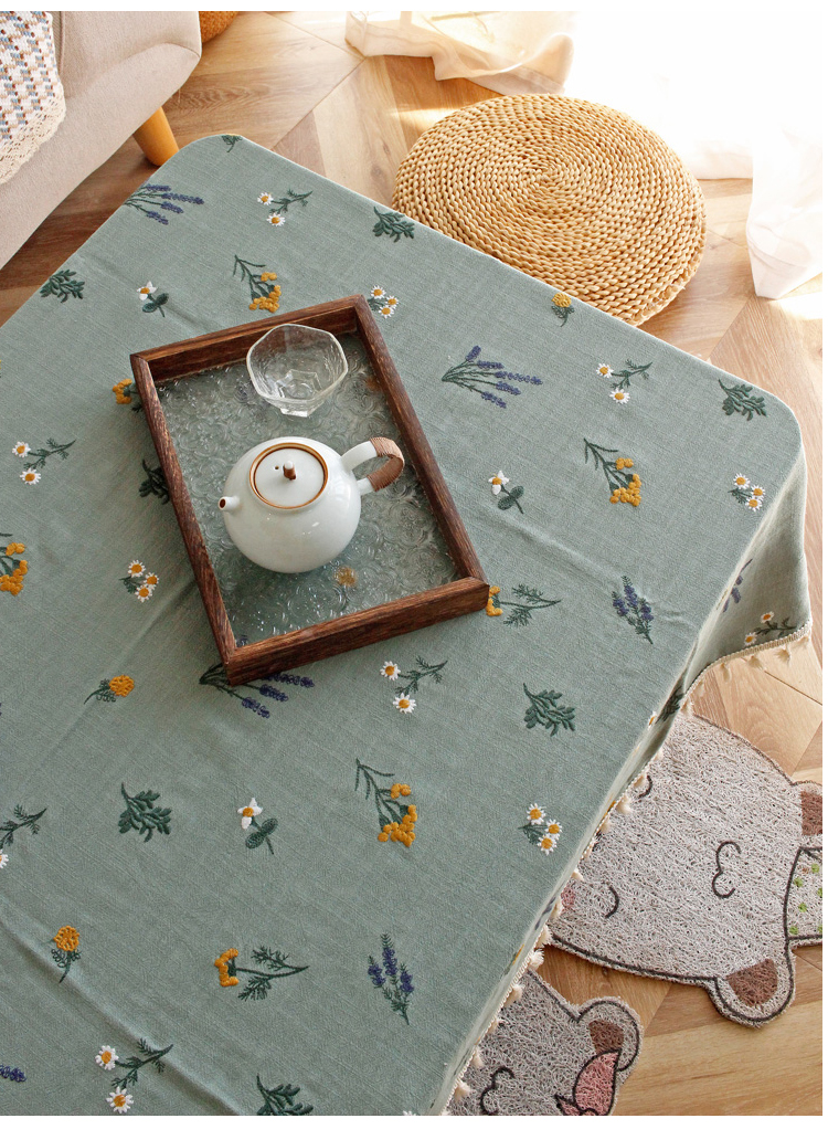テーブルクロス リネン 草花刺繍のリネンテーブルクロス