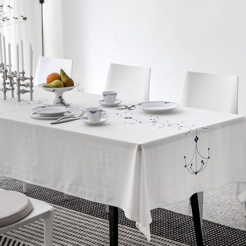 テーブルクロス 優雅な蔦模様テーブルクロス