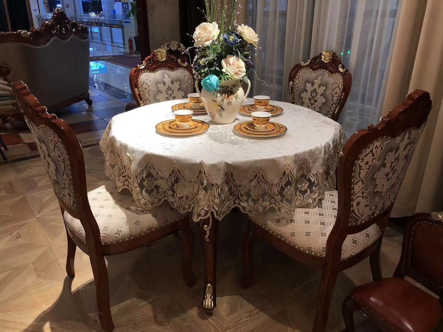 テーブルクロス 宮廷風華麗刺繍レース付き高級テーブルクロス布