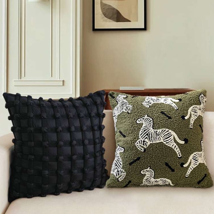 https://fulmo-img-server.com/cushionfriends/1728134902624_01astgfv_cropped.jpg