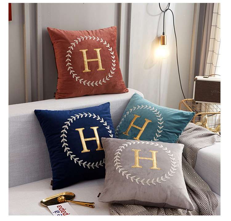 https://fulmo-img-server.com/cushionfriends/38066b7caffa454f8f27a8a0e157ee1e.jepg