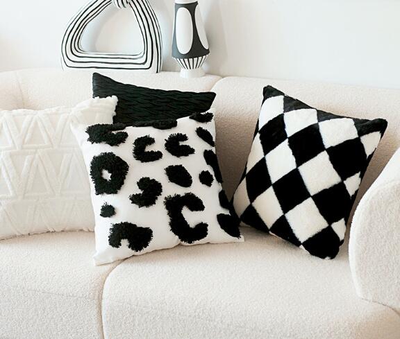 クッションカバー　白黒幾何学模様クッション