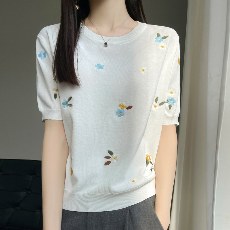 カットソー 小花刺繍ニットプルオーバー