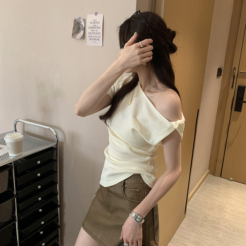 カットソー 優美な肩出しリブボートネック