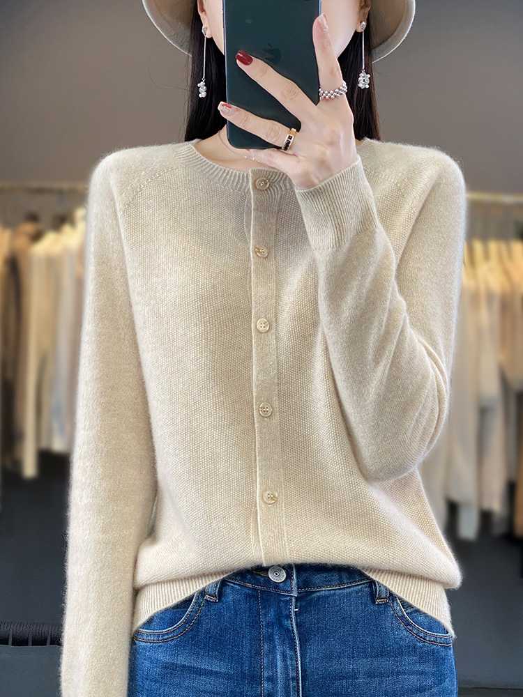 上品な印象で毎日が輝く！ホワイト カーディガン レディースで叶える洗練スタイル5選