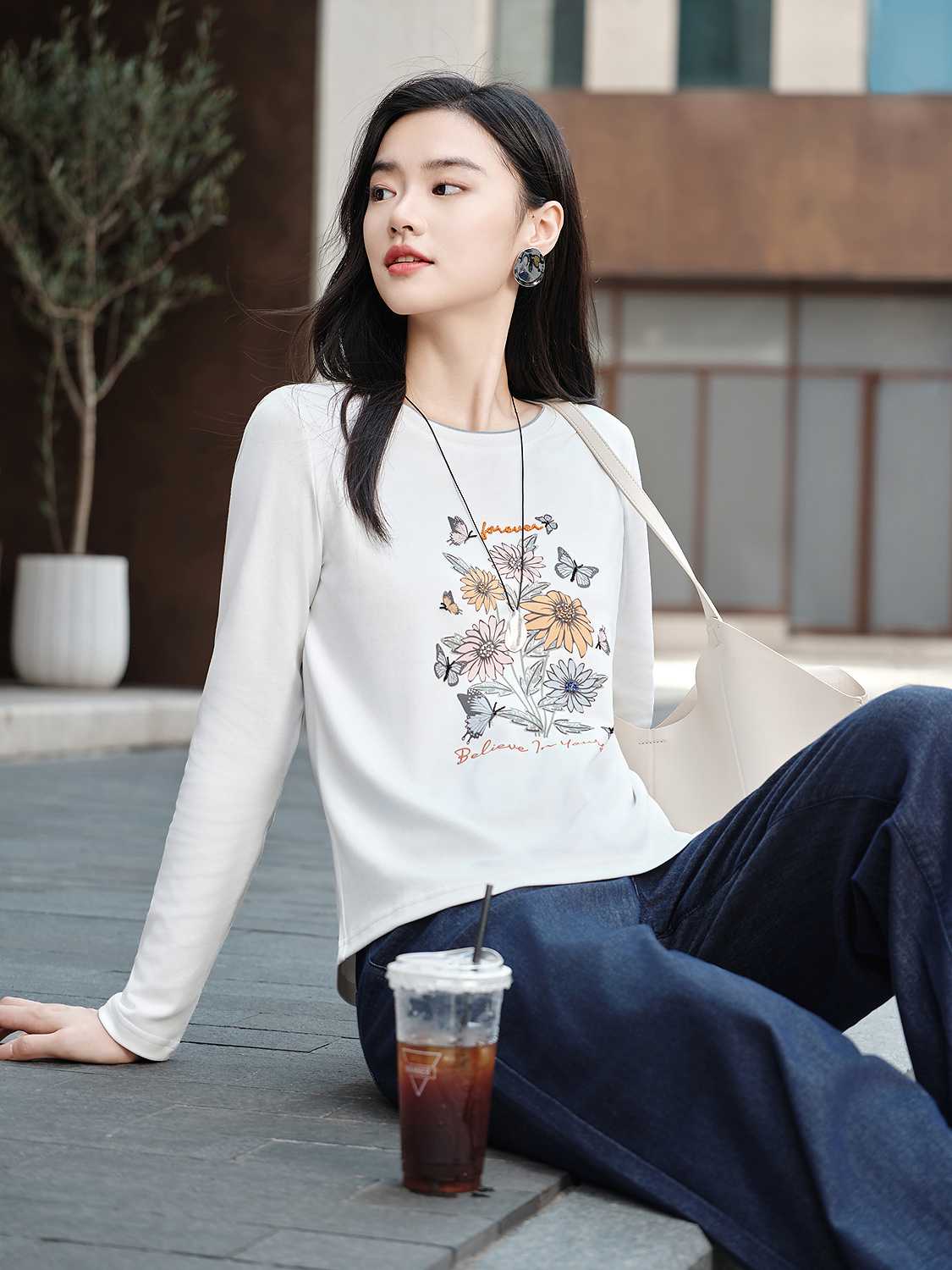 カットソー 花と蝶のやさしい印象長袖カットソー