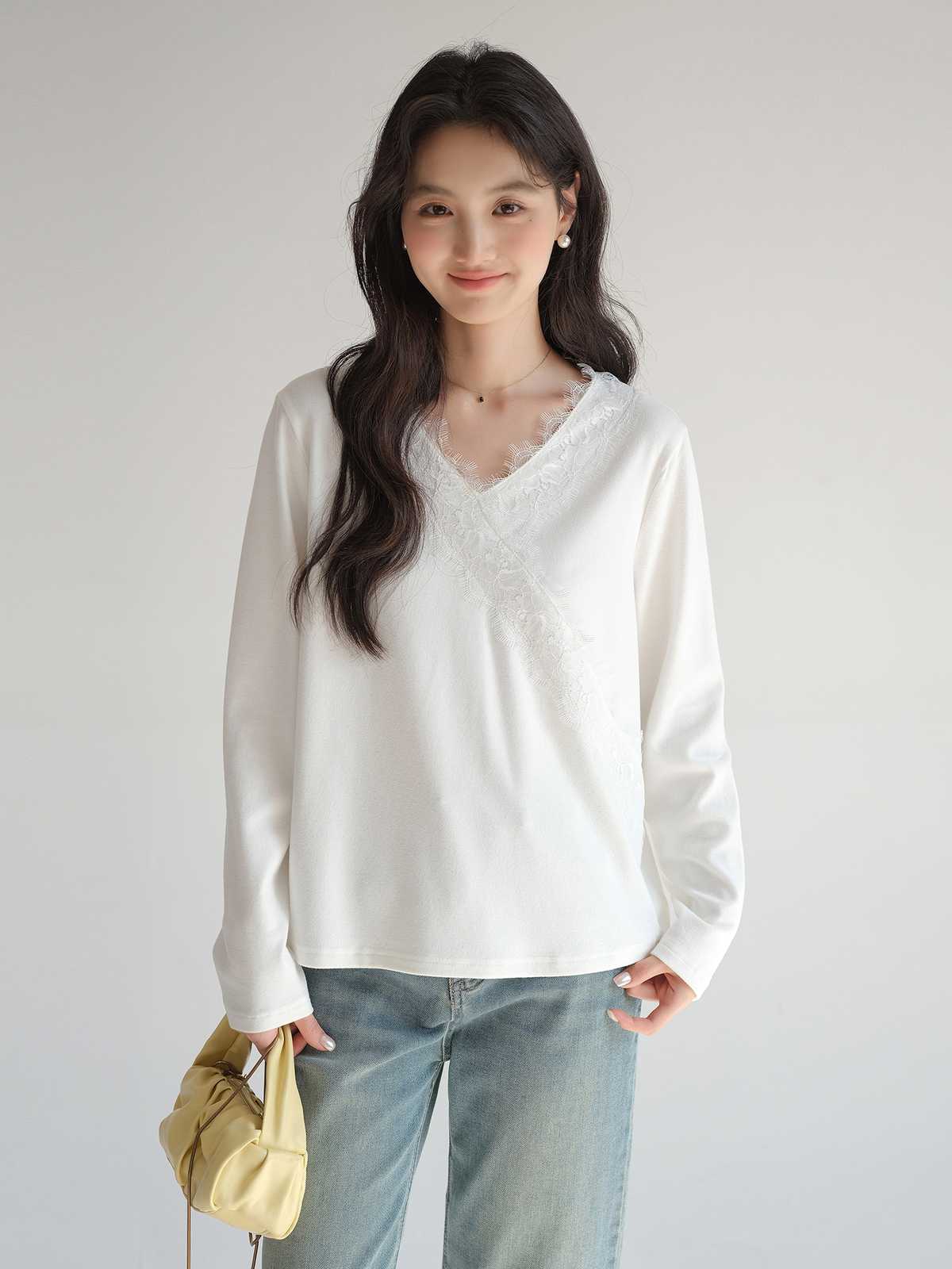カットソー レース縁取りの優美Vネックカットソー