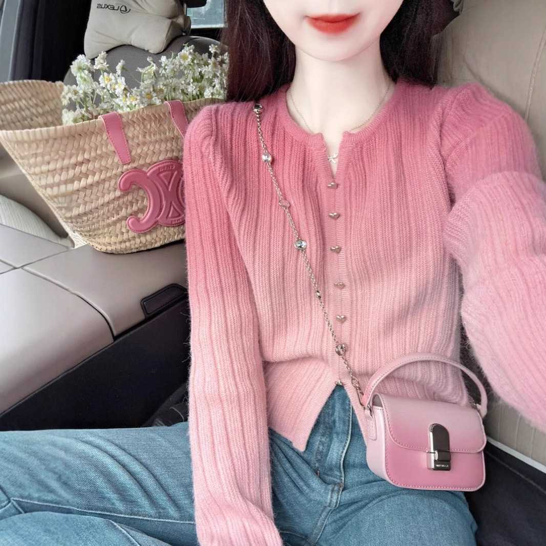 とろみ素材が上品！おすすめカットソー5選