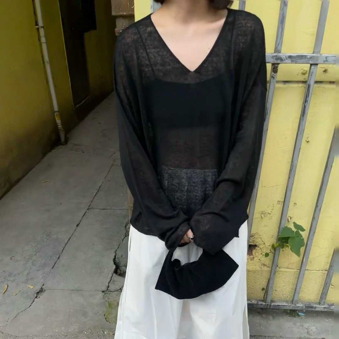 カットソー 透け感が魅力的な薄手Vネックカットソー