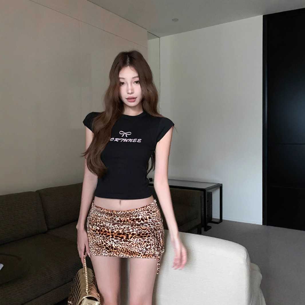 カットソー リボン刺繍入りクロップドカットソー