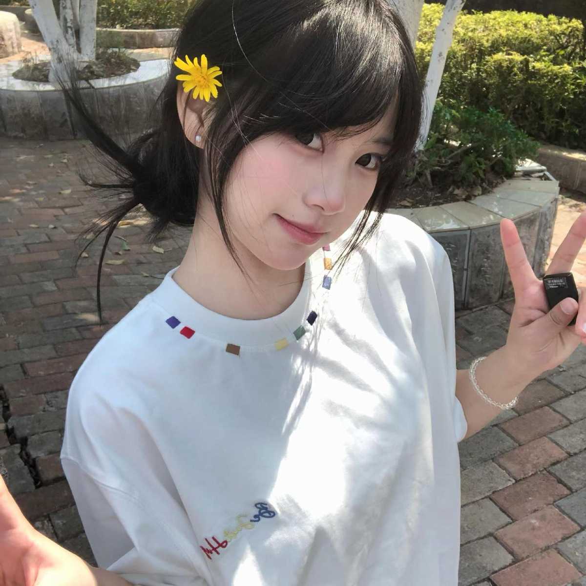 カットソー カラフル刺繍ポイント 半袖カットソー