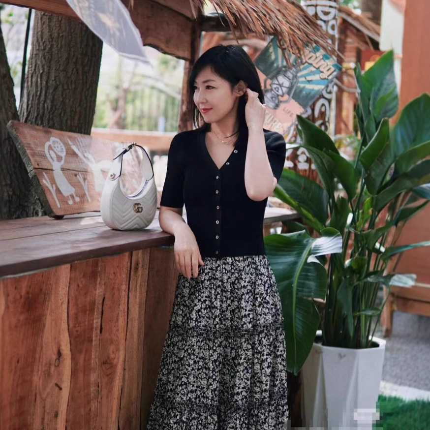 カットソー 上品フロントボタンVネック半袖