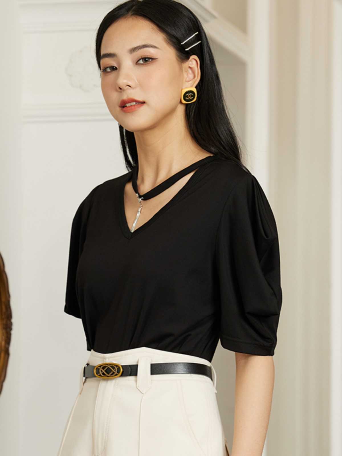 カットソー 優雅なパフスリーブ Vネック