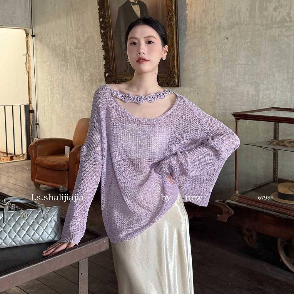 カットソー 花モチーフ付き透かし編みボートネック