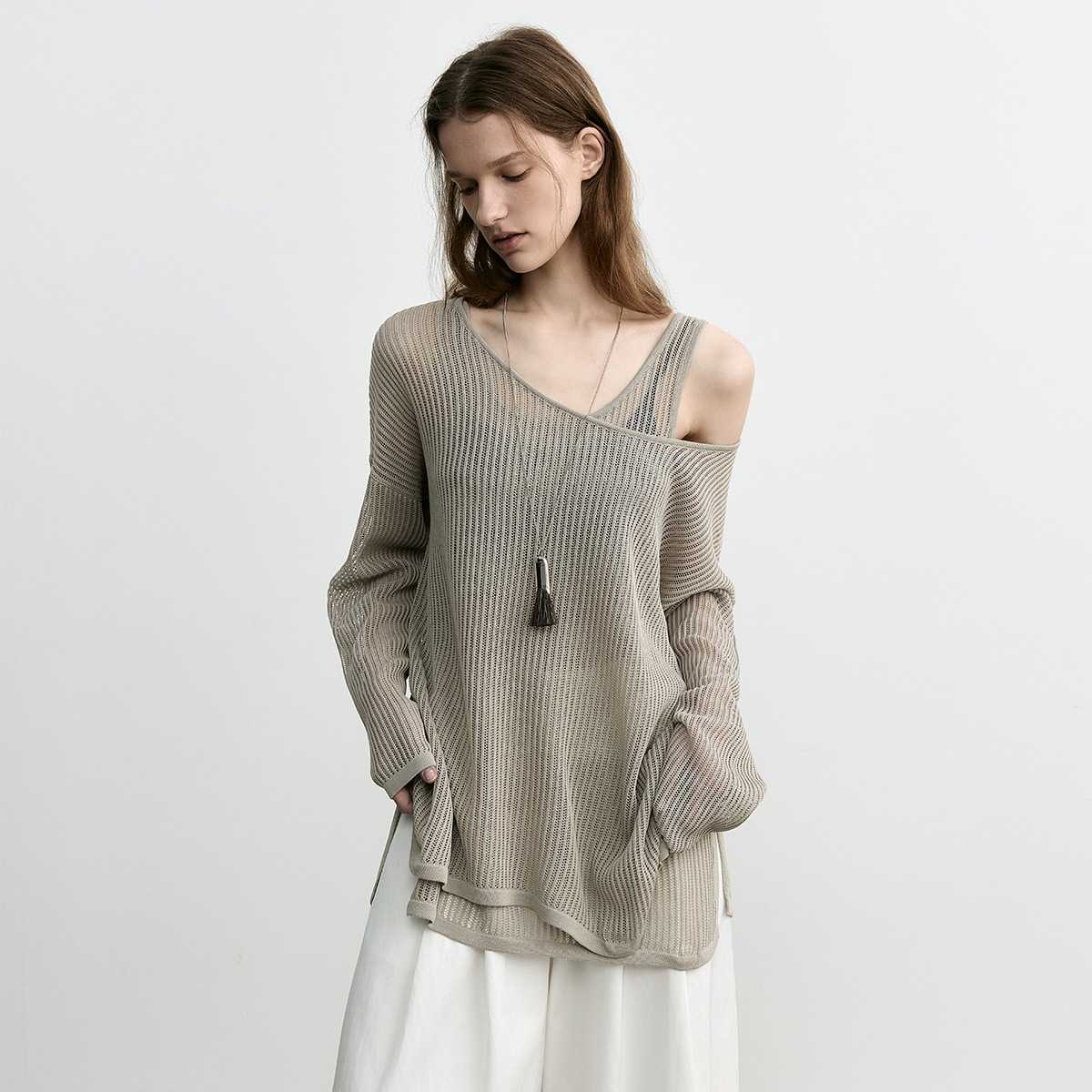 カットソー アシンメトリー肩出しリブニット