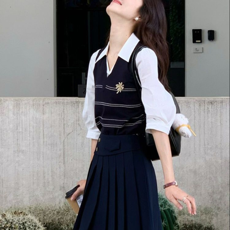 カットソー 花刺繍入り重ね着風ハイネック