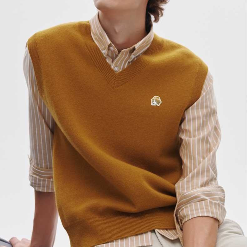 カットソー 柔らか素材のワンポイントVネック