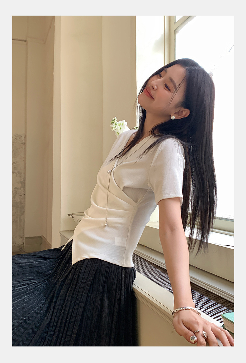 カットソー 優美なラインのドレープVネック
